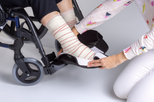 A sapatilha é flexível, adapta a qualquer necessidade e ideal para pessoas com pés sensíveis 
