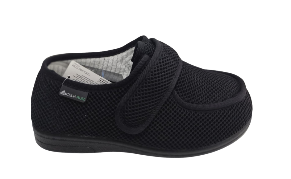grande maioria das pessoas usa este sapato no dia a dia simplesmente por uma questão de conforto, alívio da dor ou por ter os pés muito sensíveis e inchados. Como ele é feito em tecido de rede macia e abre quase por completo com o velcro, é o sapato ideal para quem já não consegue usar calçado normal.Dores Gerais nos Pés: Para quem passa muito tempo sentado ou de pé e precisa de um calçado leve que pareça uma pantufa, mas com uma sola segura e antiderrapante para andar na rua.