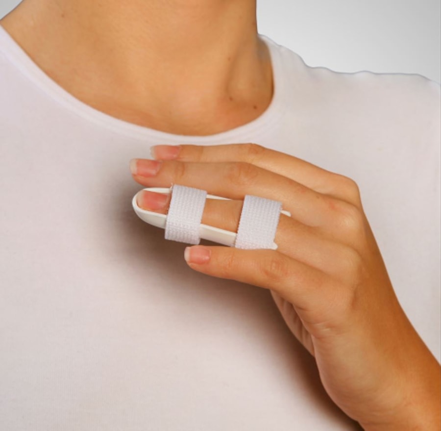 Tala Imobilizadora Interfalangica, indicado para
processos dolorosos devido a trauma direto, lesão
ou rutura do extensor, pós-operatório, lesão
ligamentar, traumatismo do dedo.