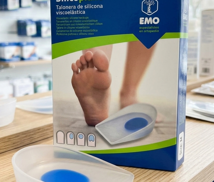 Design: Possui uma estrutura em formato de cunha que eleva ligeiramente o calcanhar. Conta também com uma almofada azul mais macia inserida na zona traseira/central. Principais Indicações: É altamente recomendada para o tratamento de fascite plantar, talalgias, tendinite do tendão de Aquiles (já que a elevação em cunha reduz a tensão no tendão), lesões nos gémeos e alívio geral do impacto nas articulações (tornozelo, joelho e anca)